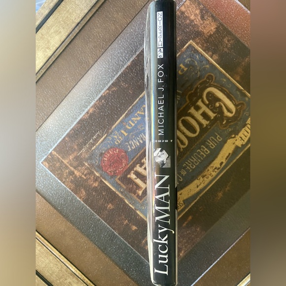 Lucky Man a  memoir  by Michael J. Fox (hardcover book) - Picture 4 of 4